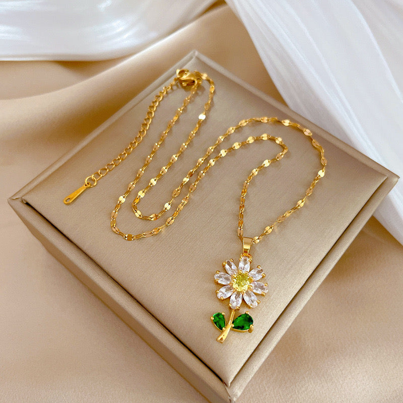 18 - Daisy Dreams Necklace and Earring Set